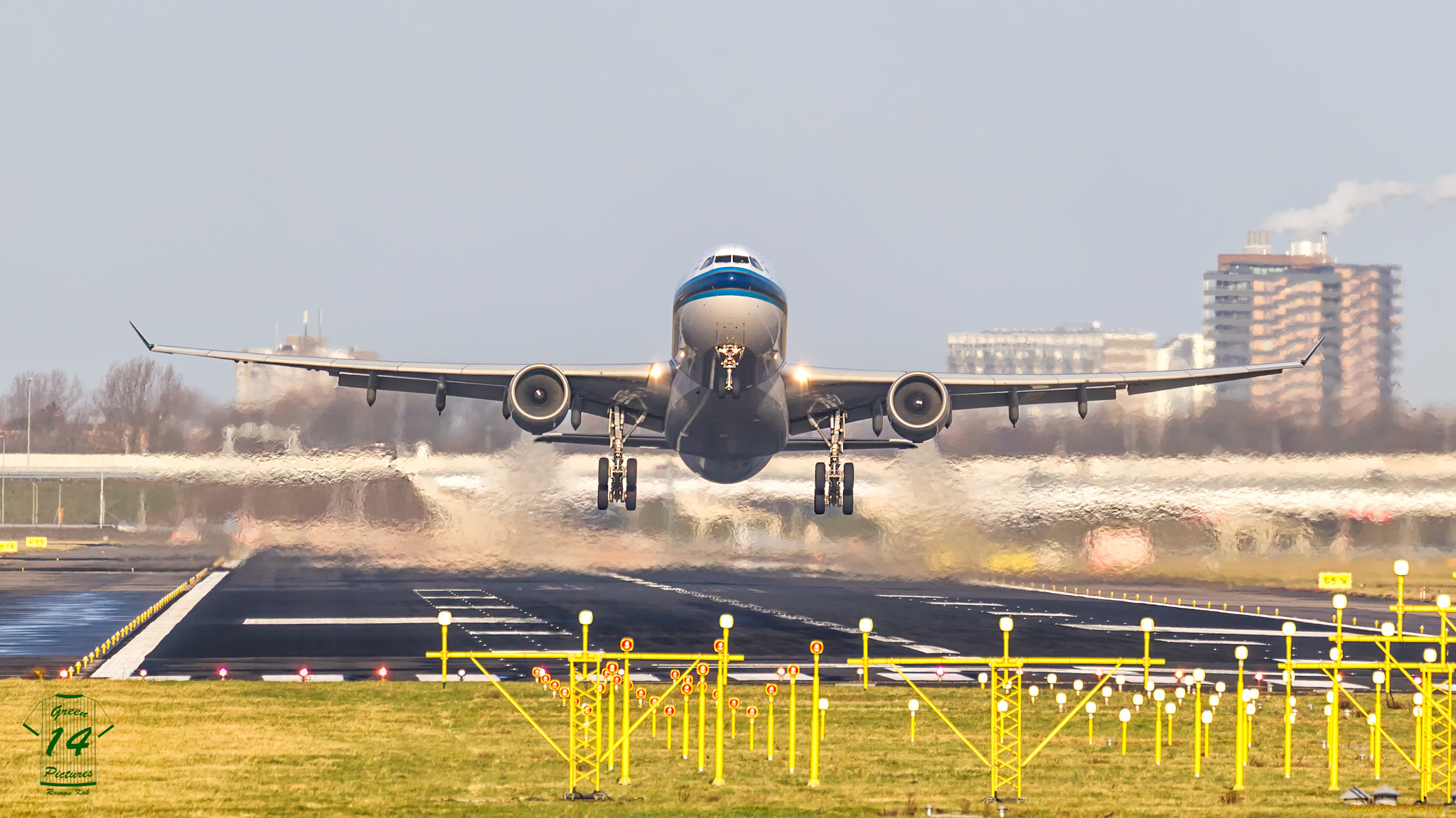 Самолет над Питером. Питер с самолета. Сургут с самолета фото. Обои s7 Airlines.